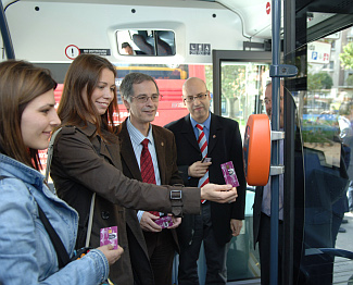 El carnet de la UdL permet obtenir descomptes en la recàrrega dels viatges d'autobús