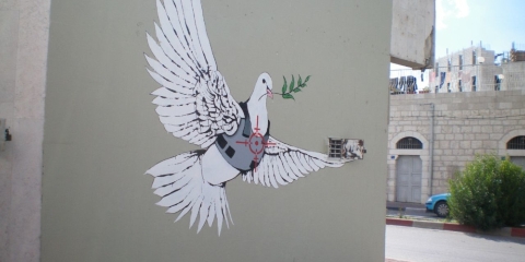 Armored Dove of Peace de Banski. EddiedangerousP