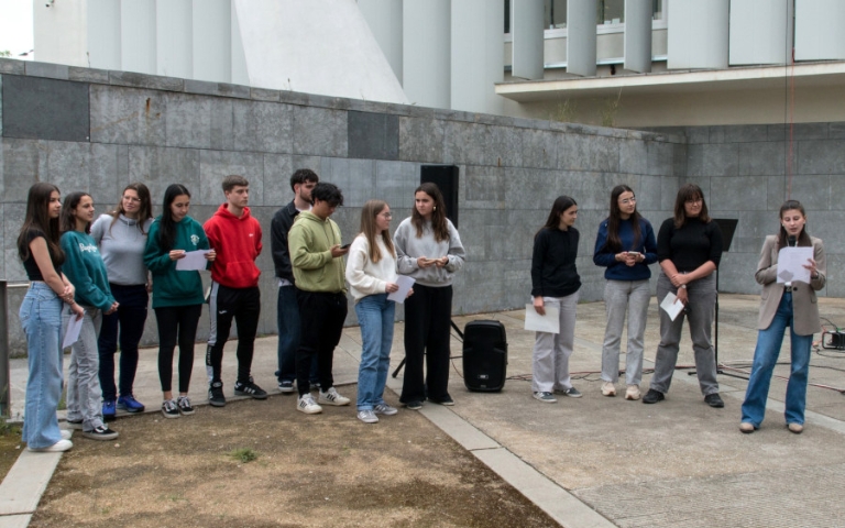 Per Sant Jordi, intercanvi de llibres i lectura multilingüe de textos