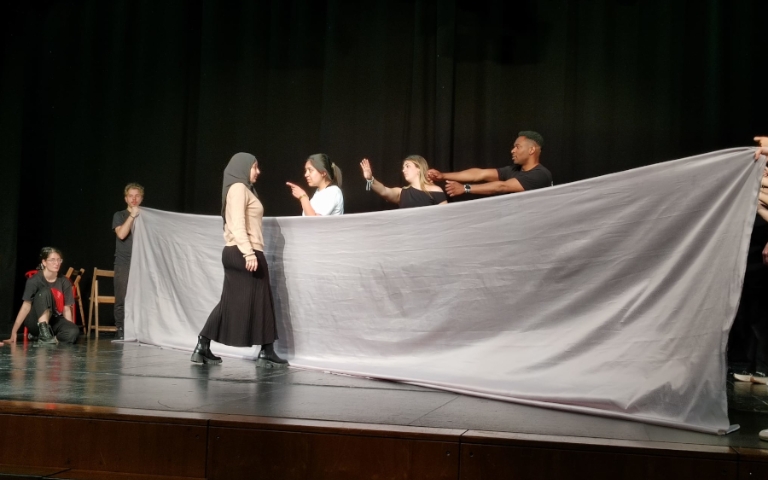 Representació de l'obra TOGETHER: A Theatrical Conversation
